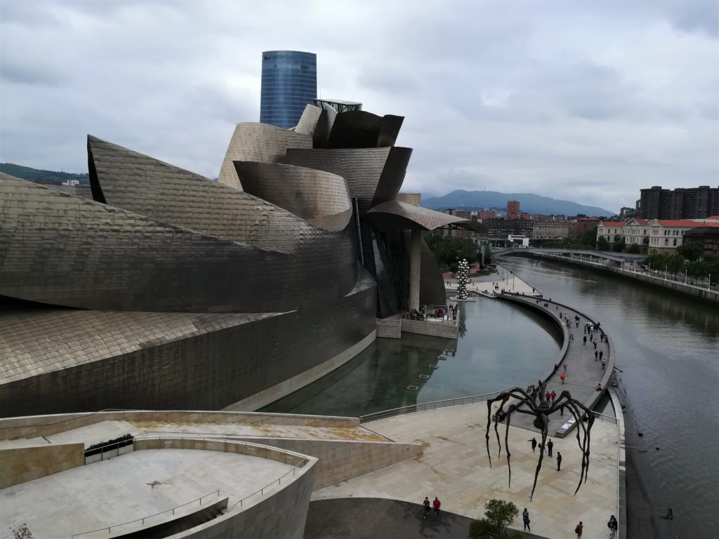 Muzeum W Bilbao Rzeźba Z Mgły Muzeum Guggenheima w Bilbao - TravelBlog Życie w podróży