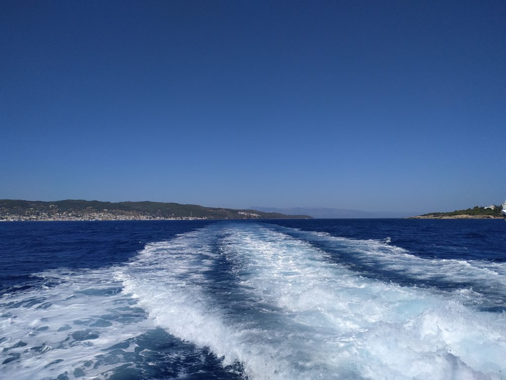 Grecja-morze-za-łódką