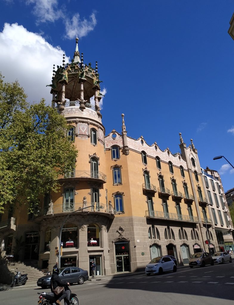 O modernizmie katalońskim-Barcelona-av-tibidabo