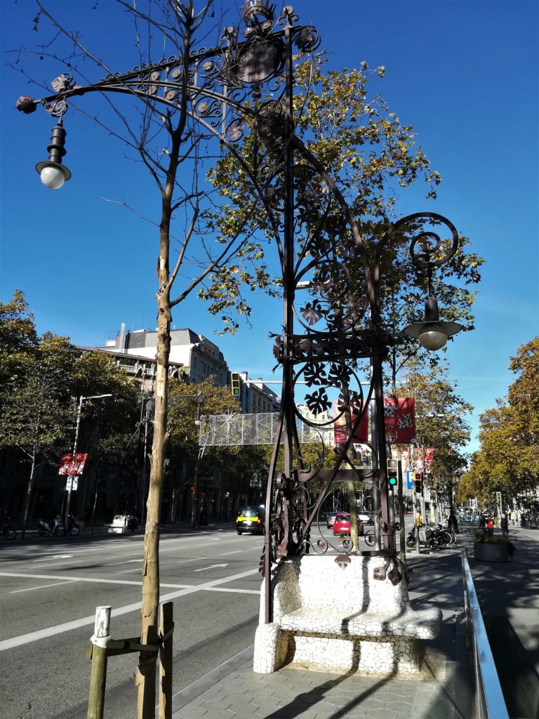 O moderniźmie katalońskim-Passeig-gracia-latarnie