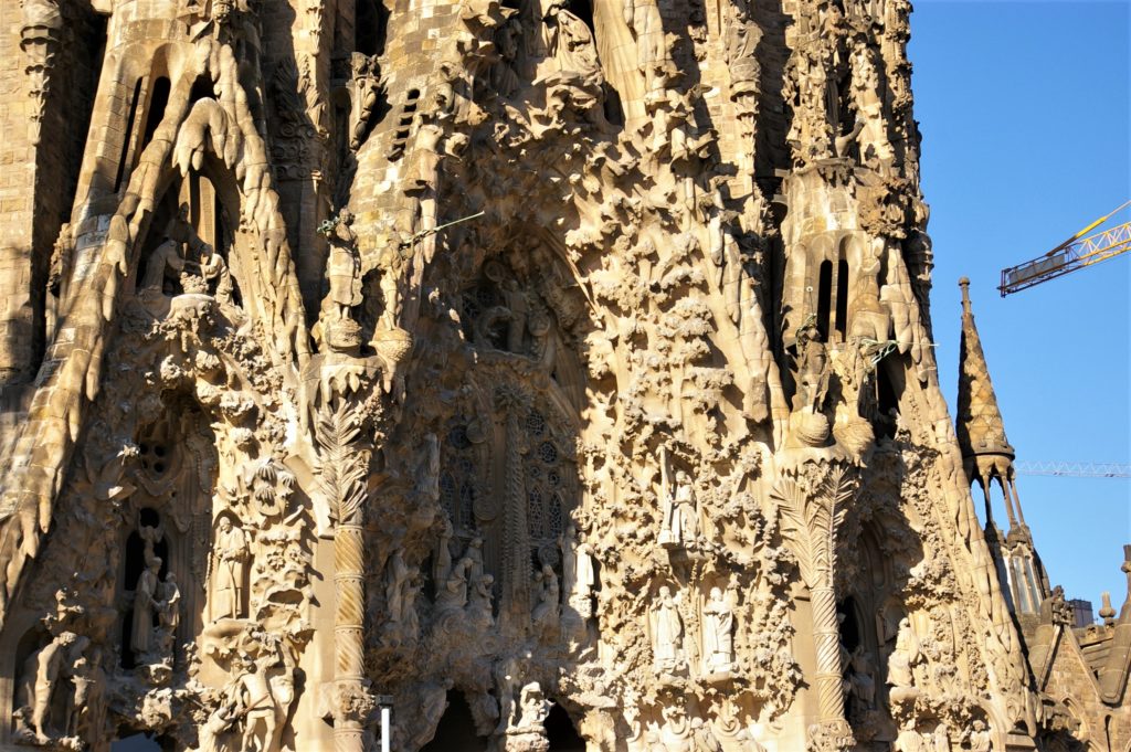Kod Gaudiego-Sagrada-familia-fasada-bożego-narodzenia-poziom