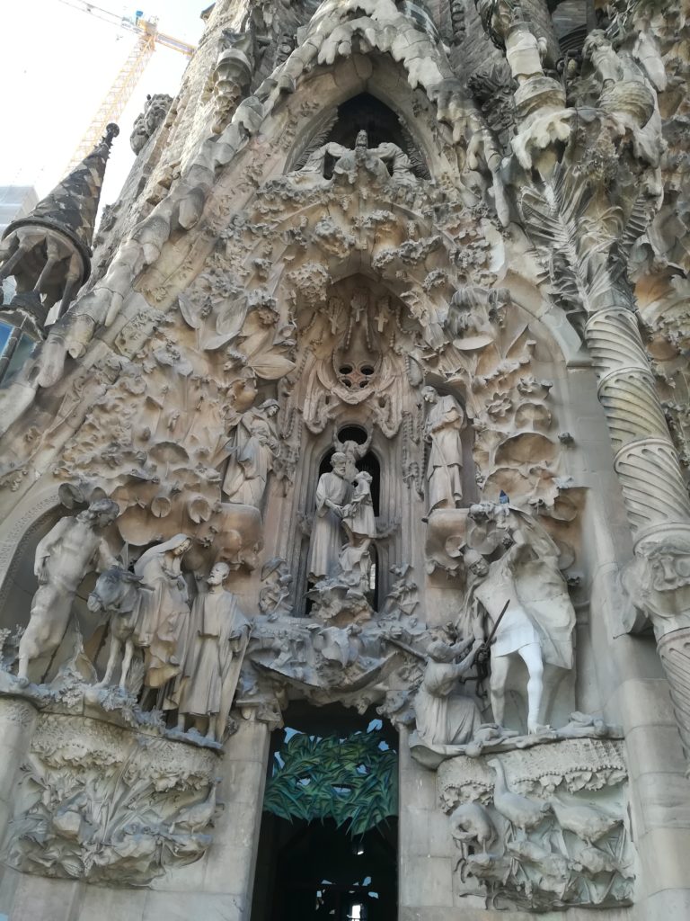 Kod Gaudiego-Sagrada-familia-fasada-bożego-narodzenia-detal