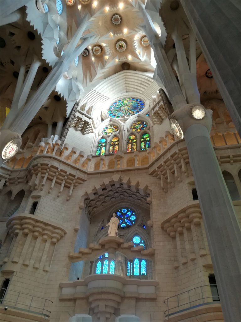Kod Gaudiego-Sagrada-familia-prezbiterium