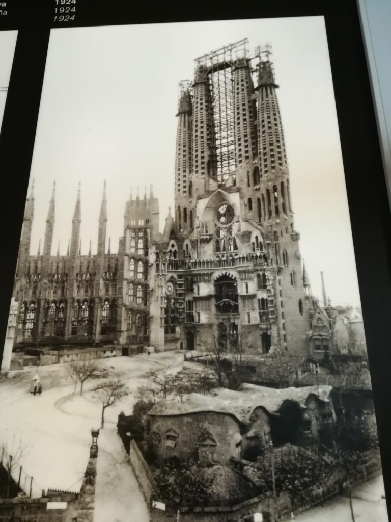 Kod Gaudiego-Sagrada-familia-stare-zdjęcie