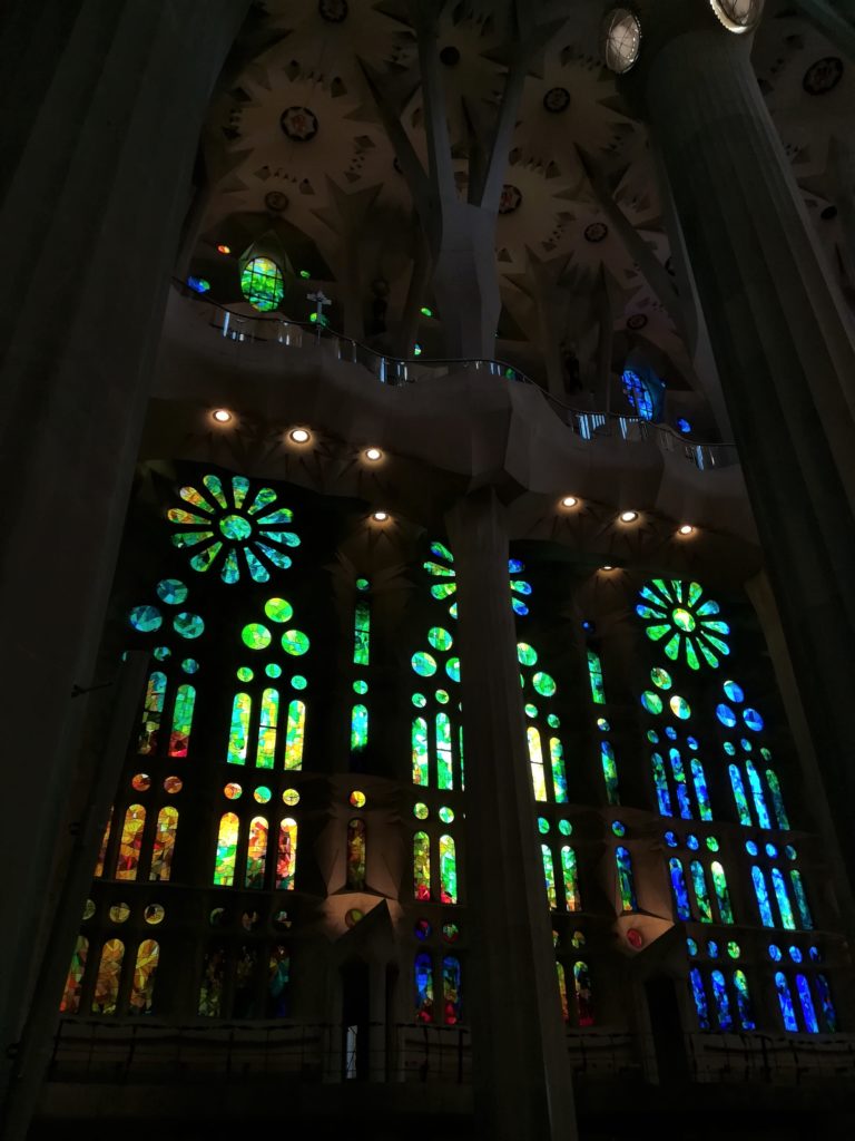 Kod Gaudiego-Sagrada-familia-witraż-2