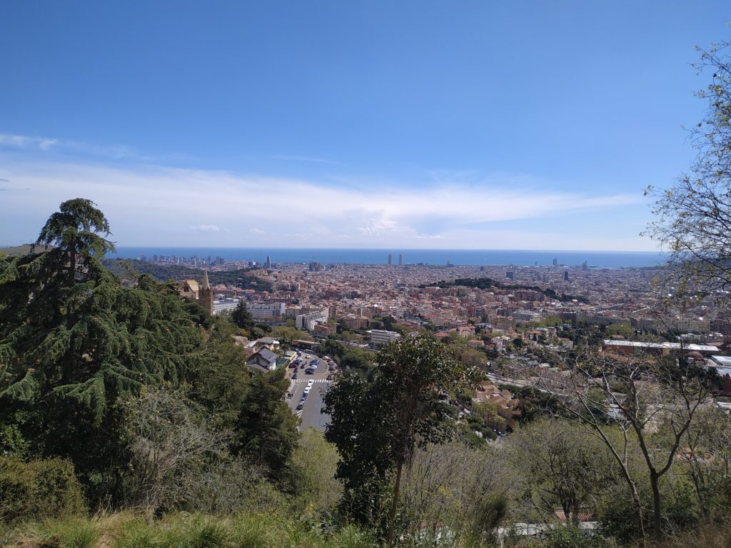 O modernizmie katalońskim-barcelona-tibidabo-panorama-po-drodze