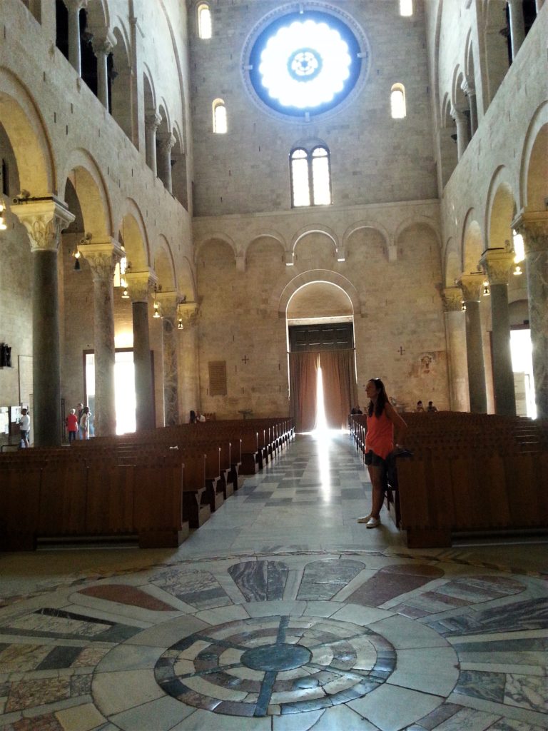 Święty Mikołaj - katedra-Bari-wnętrze